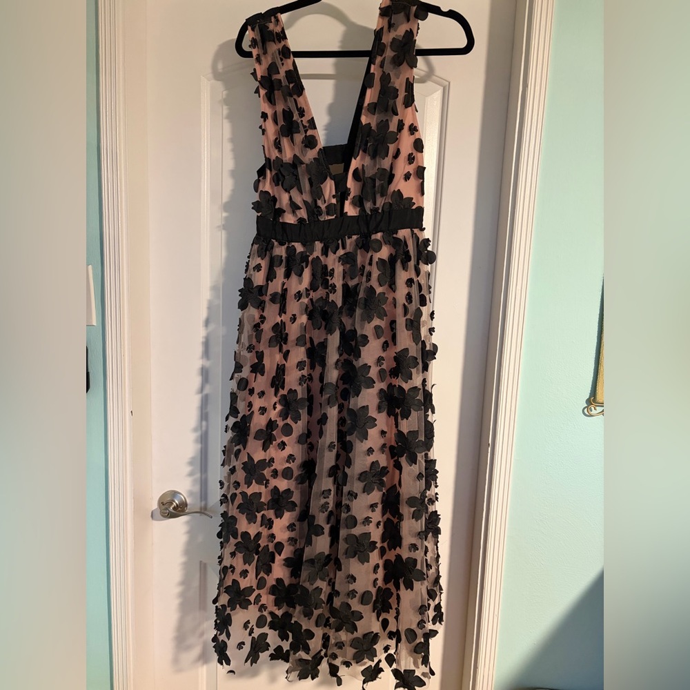 Anthropologie Black Floral Appliqué Plunge Midi Dress in Blush - Picture 4 of 7